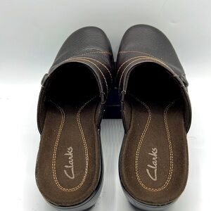 Clarks Shoes Womens Size 8.5 Casual Slip On Mules Clogs Brown Leather.